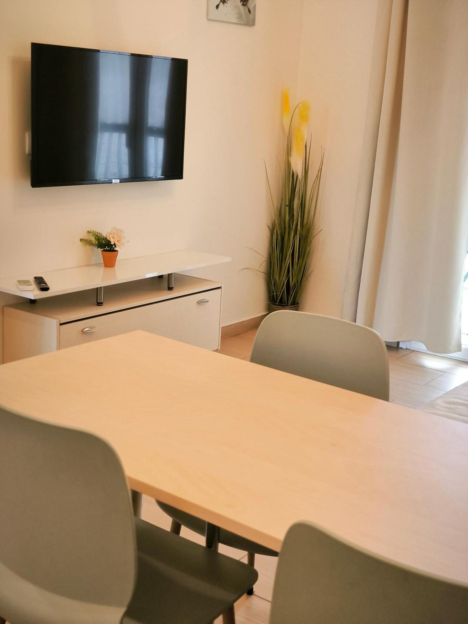 Penthouse With An Incredible View 350M From Metro Station! Daire Atina Dış mekan fotoğraf